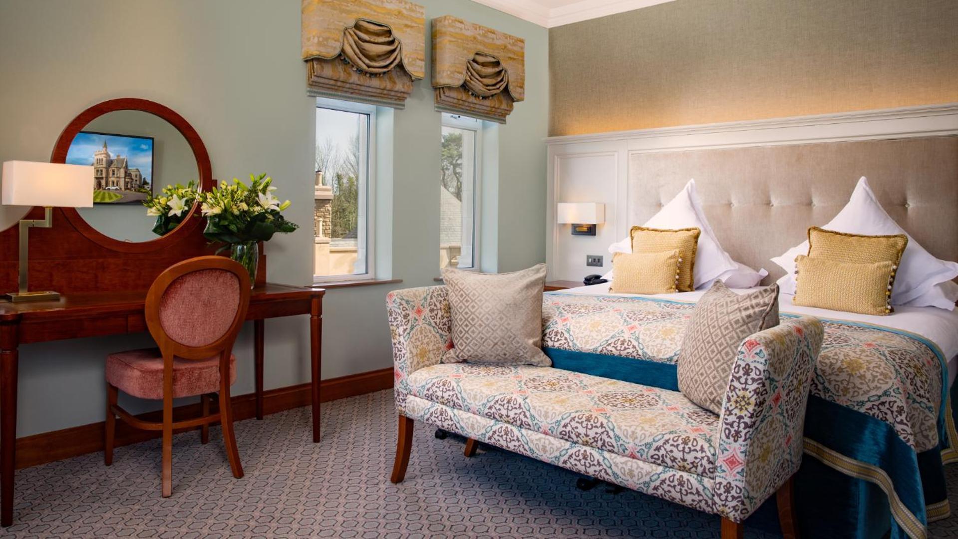 The Culloden Estate And Spa Holywood  Bagian luar foto A room at the hotel
