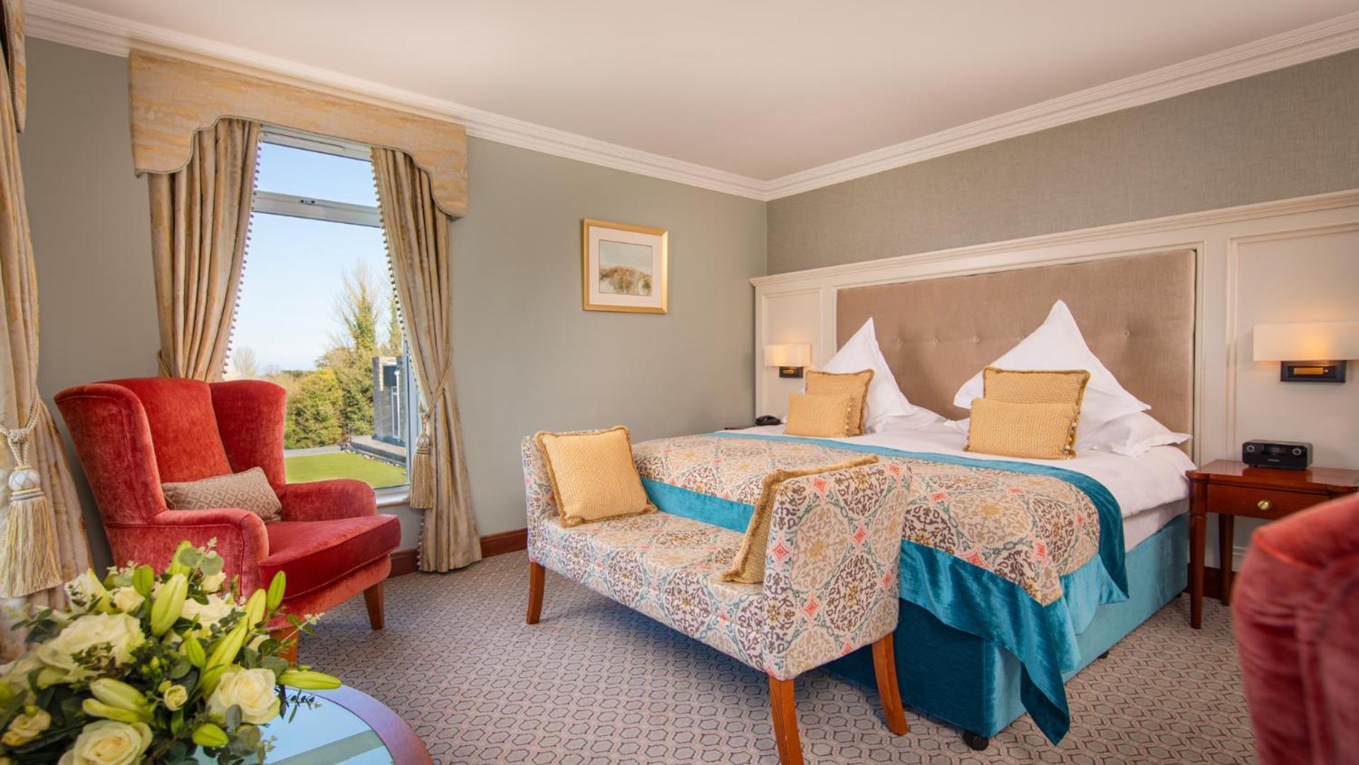 The Culloden Estate And Spa Holywood  Bagian luar foto A bedroom at the hotel