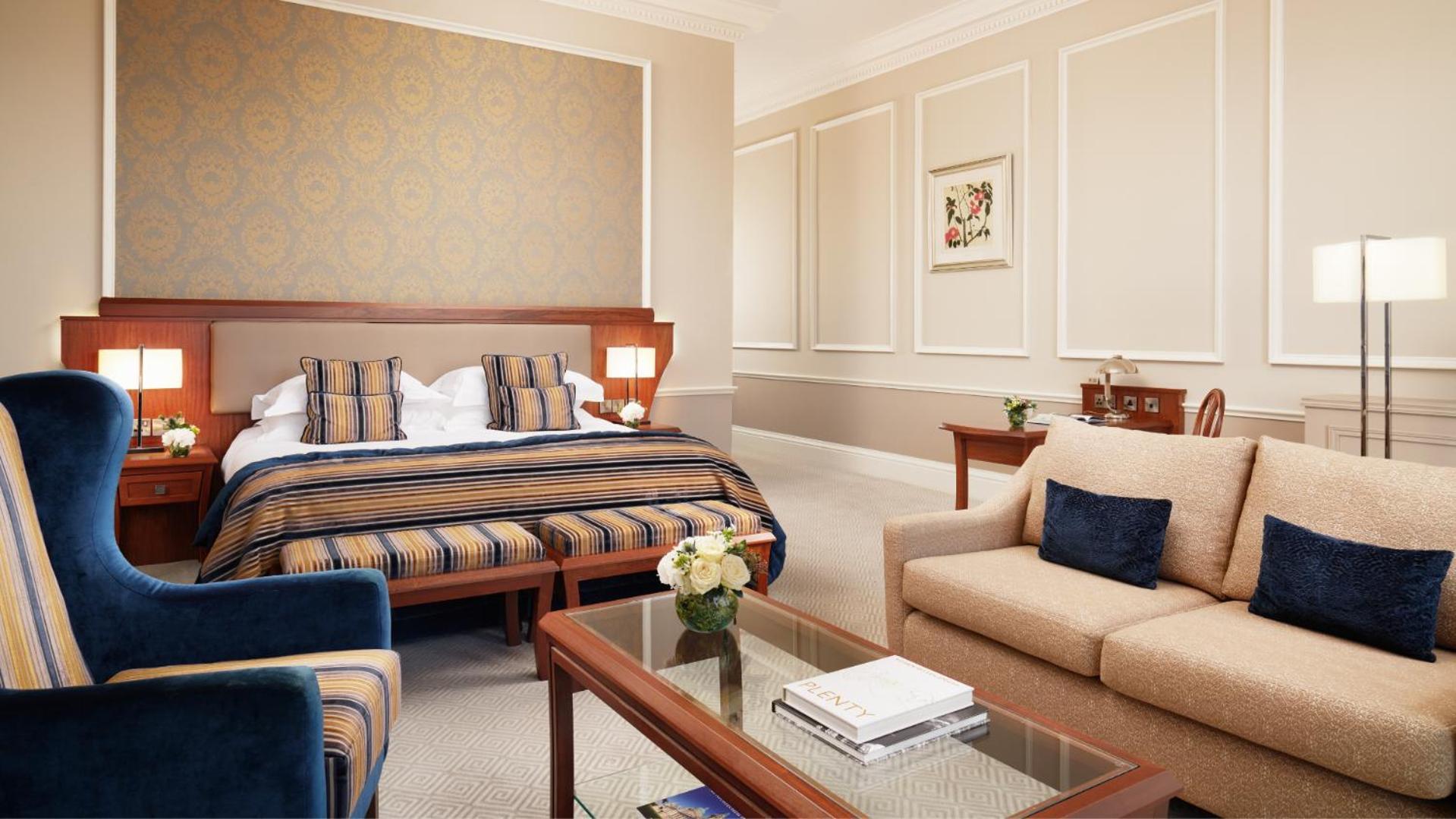 The Culloden Estate And Spa Holywood  Bagian luar foto A suite at the InterContinental London