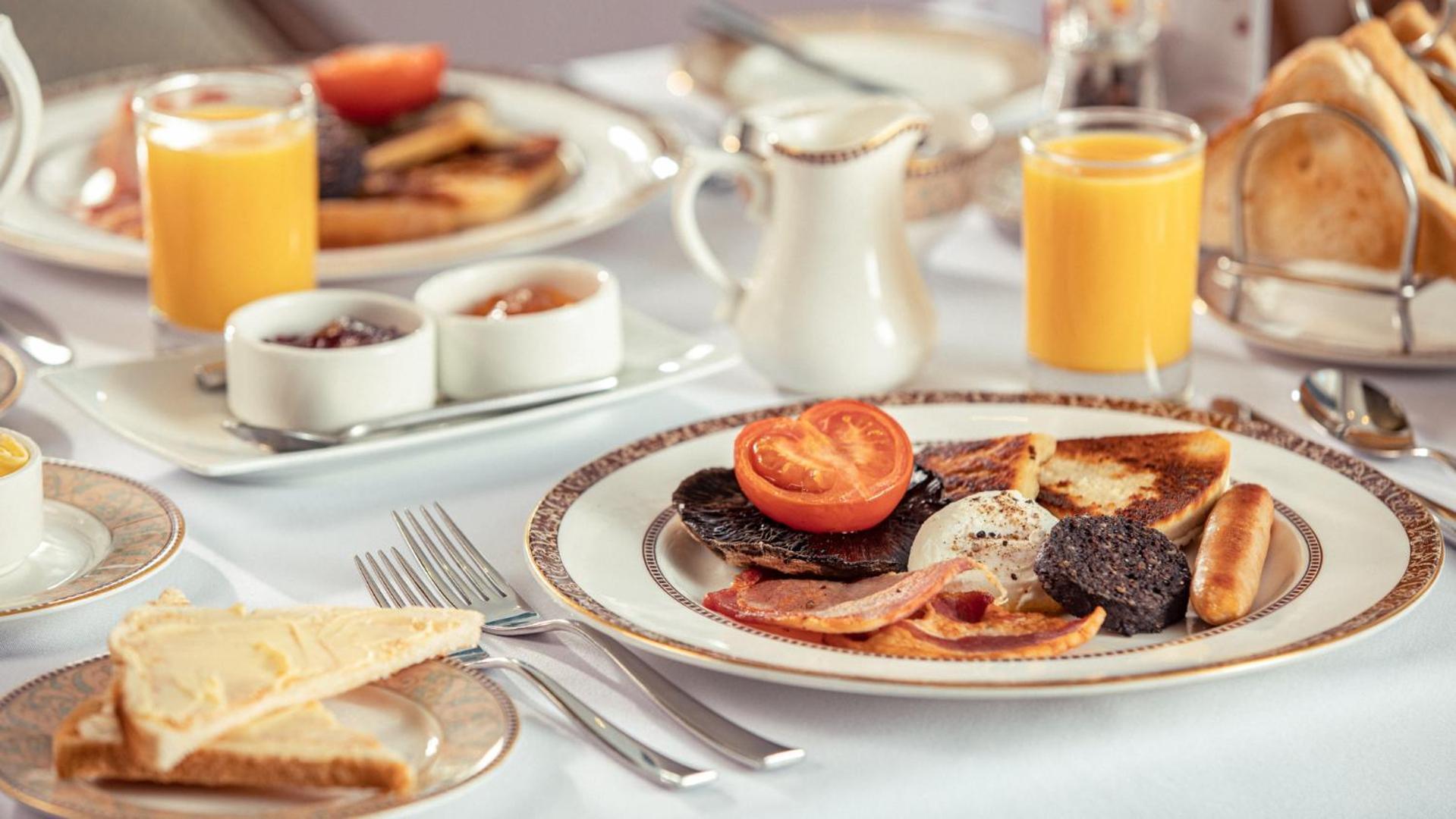 The Culloden Estate And Spa Holywood  Bagian luar foto A traditional Irish breakfast